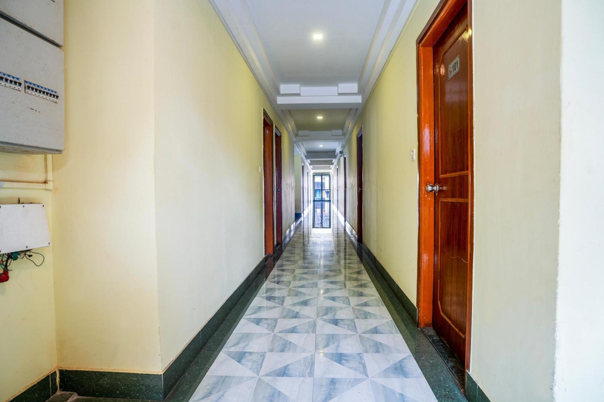סיליגורי Hotel Niladrii Galaxy מראה חיצוני תמונה