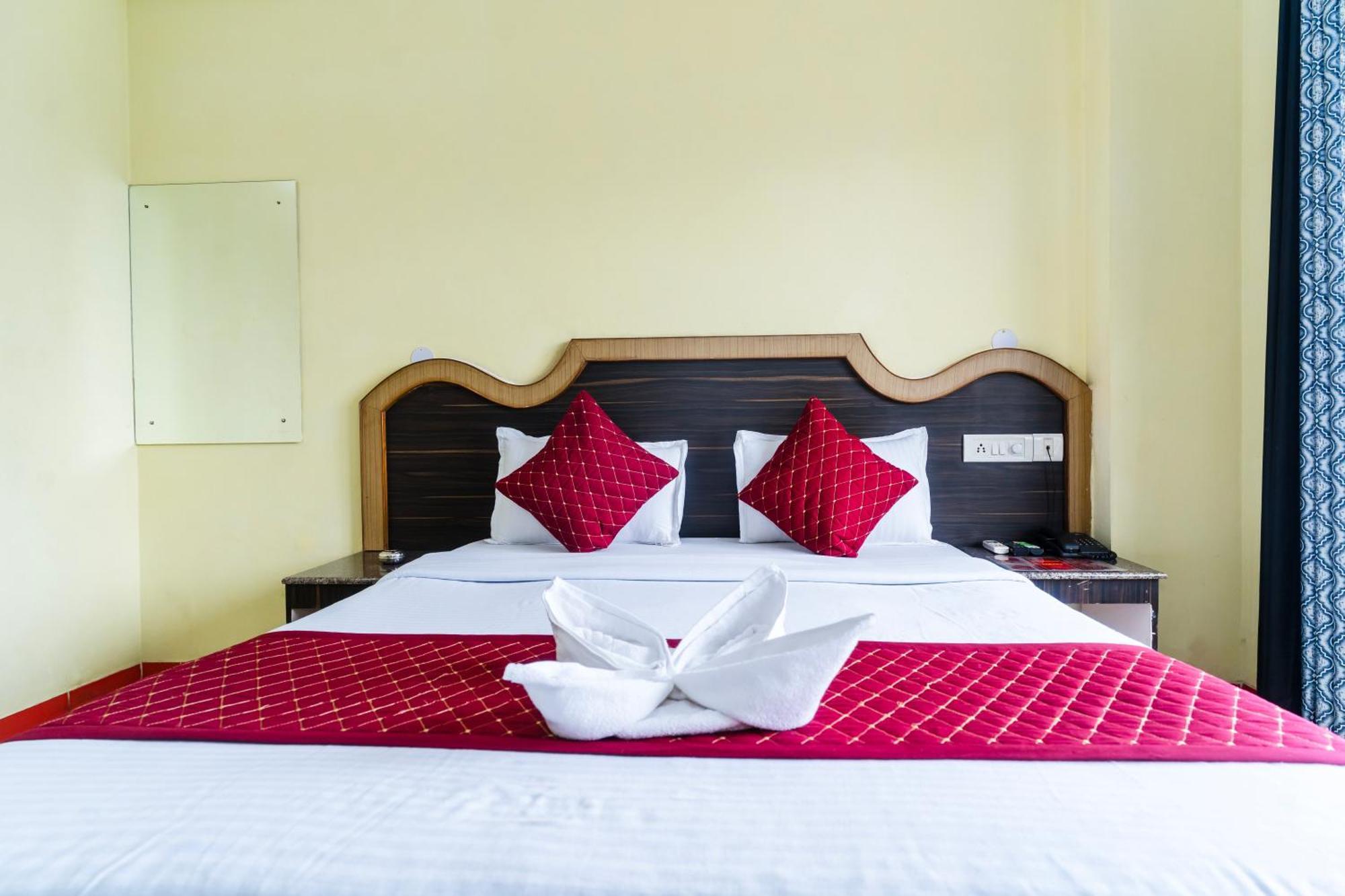 סיליגורי Hotel Niladrii Galaxy מראה חיצוני תמונה