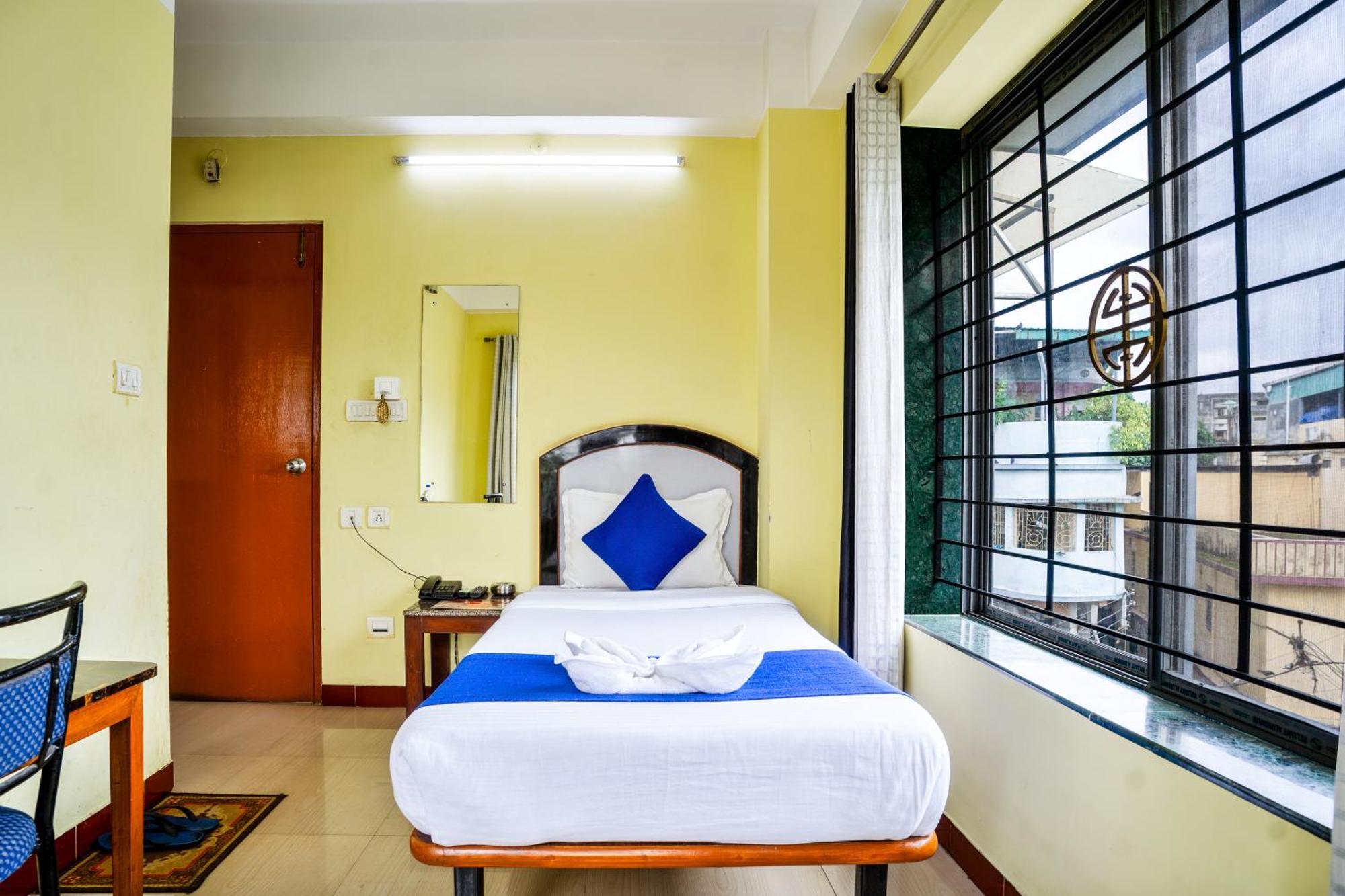 סיליגורי Hotel Niladrii Galaxy מראה חיצוני תמונה